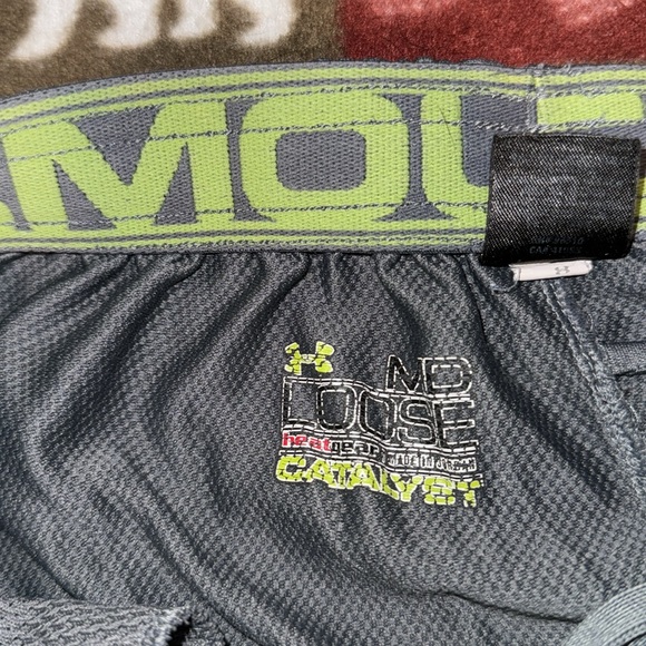 Under armor shorts - Picture 2 of 2